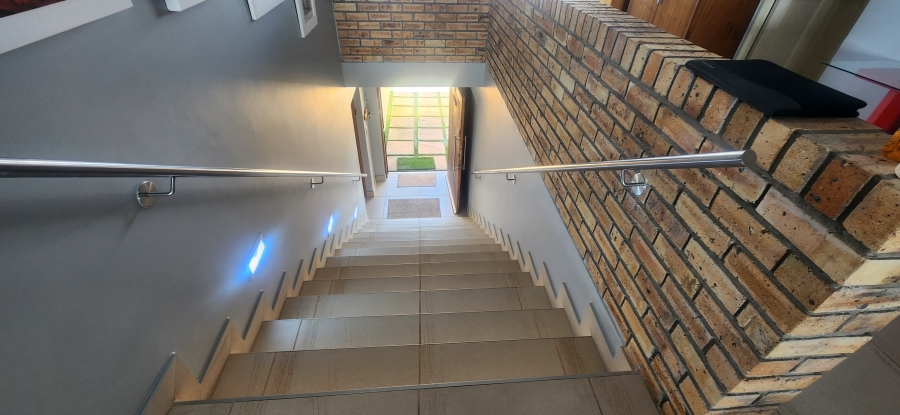 6 Bedroom Property for Sale in Da Nova Western Cape